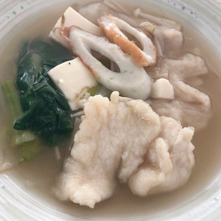 柔らか鶏胸と小松菜の中華スープ